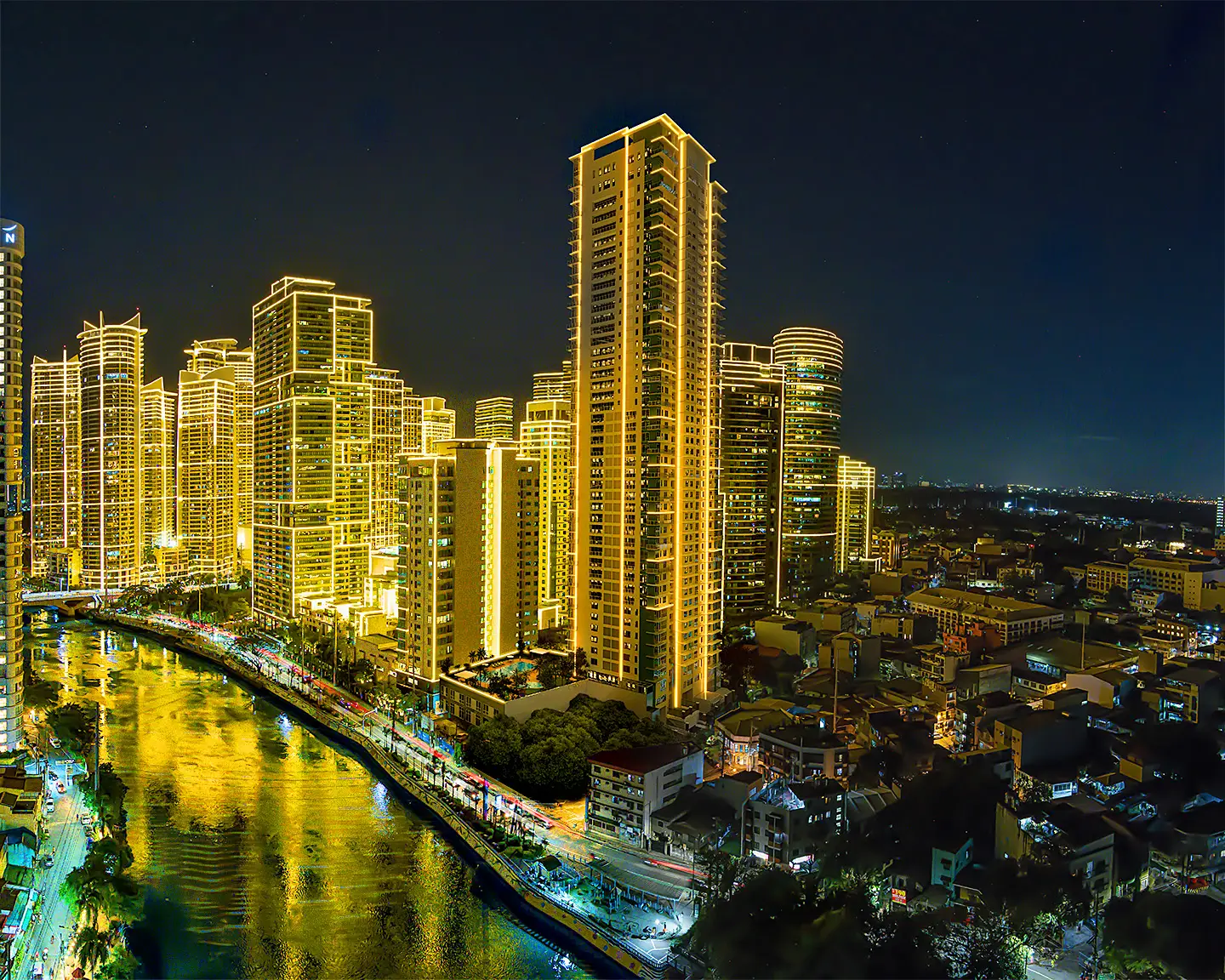 Edades West in Rockwell Center · Makati